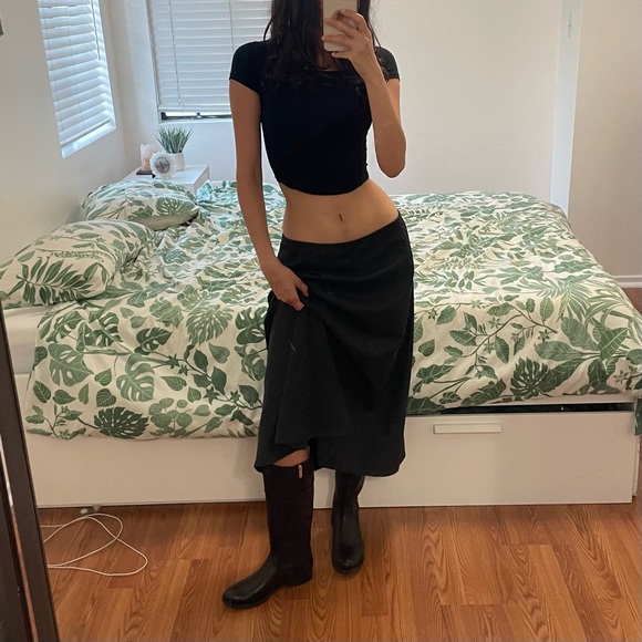 ❌GIVEN AWAY❌ Dark Gray Midi Skirt - Picture 4 of 5